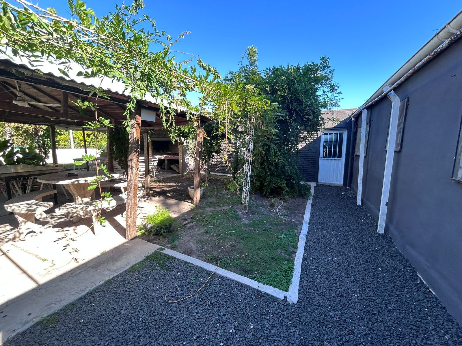 Calle Gobernador Manuel Crespo 3180