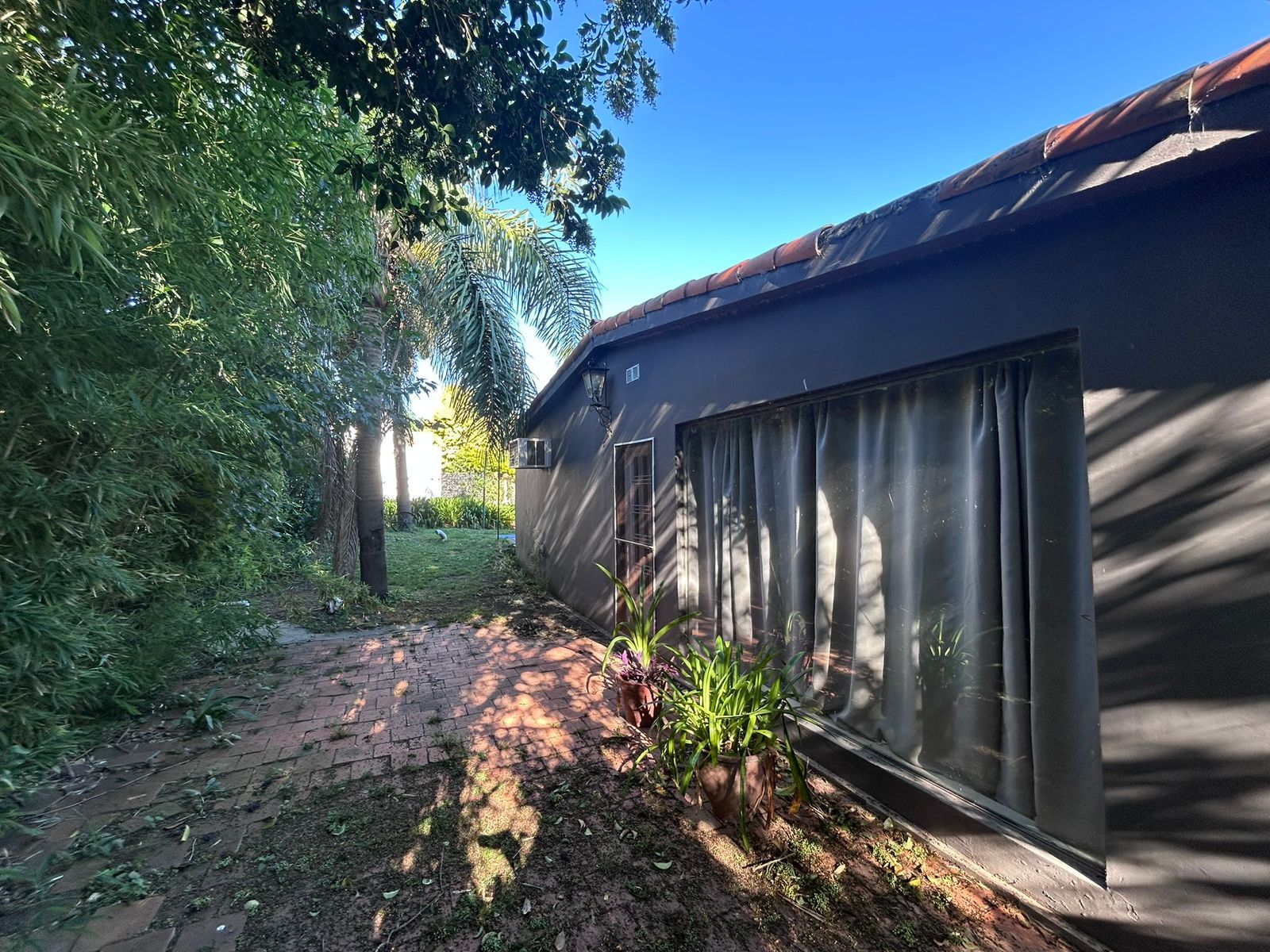 Calle Gobernador Manuel Crespo 3180